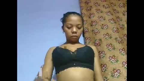Snapshot of rosah225127 chatting on 05-29-26, 06:44 rosah225127 online show from 05-29-26, 06:44