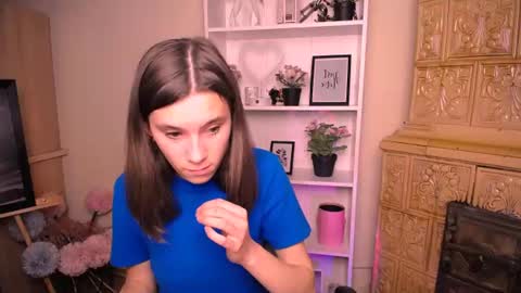 Snapshot of rosalais_ chatting on 06-18-26, 06:35 Rose online show from 06-18-26, 06:35