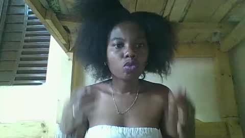 Snapshot of rosalinda933 chatting on 03-02-26, 02:25 Rosalinda online show from 03-02-26, 02:25