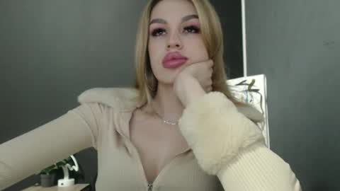 Rosalina online show from 10-23-25, 01:10