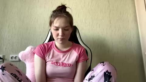 Snapshot of rosannafridley chatting on 02-22-26, 09:19 Rose online show from 02-22-26, 09:19