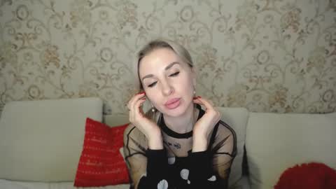 Snapshot of rose__shine chatting on 01-08-25, 01:31 rose shine online show from 01-08-25, 01:31