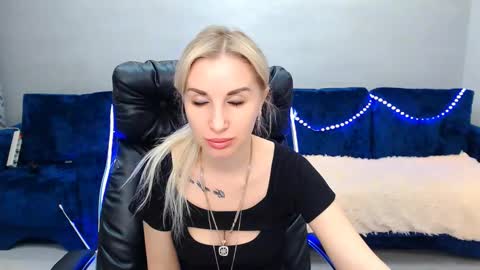 Snapshot of rose__shine chatting on 02-14-25, 10:38 rose shine online show from 02-14-25, 10:38