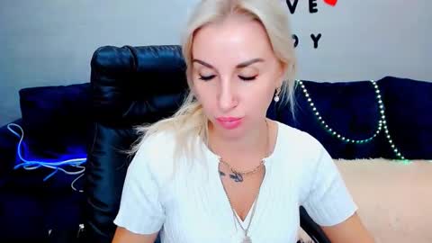 Snapshot of rose__shine chatting on 09-19-25, 09:22 rose shine online show from 09-19-25, 09:22