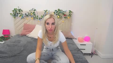 Snapshot of rose__shine chatting on 09-22-25, 10:39 rose shine online show from 09-22-25, 10:39