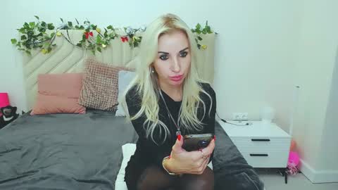 Snapshot of rose__shine chatting on 09-25-25, 10:08 rose shine online show from 09-25-25, 10:08