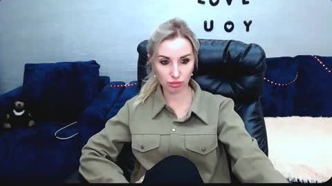 Snapshot of rose__shine chatting on 10-15-25, 09:42 rose shine online show from 10-15-25, 09:42