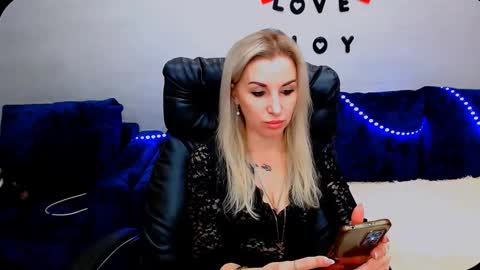 Snapshot of rose__shine chatting on 10-18-25, 10:27 rose shine online show from 10-18-25, 10:27