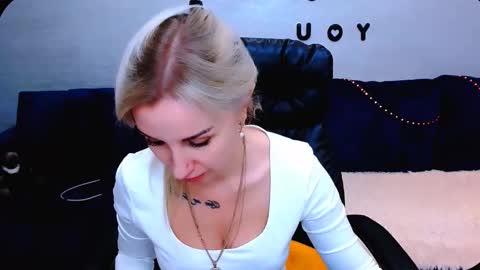 Snapshot of rose__shine chatting on 10-19-25, 10:27 rose shine online show from 10-19-25, 10:27