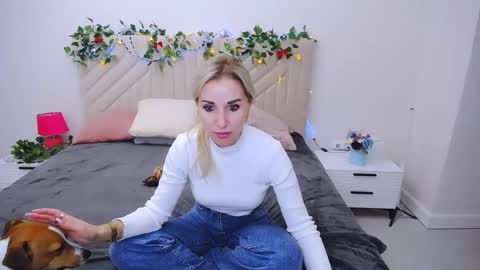 Snapshot of rose__shine chatting on 10-21-25, 10:49 rose shine online show from 10-21-25, 10:49