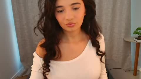 Snapshot of rose_desiree chatting on 06-09-26, 11:11 Rose online show from 06-09-26, 11:11