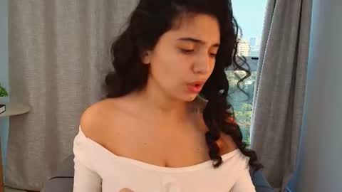 Snapshot of rose_desiree chatting on 06-10-26, 11:09 Rose online show from 06-10-26, 11:09