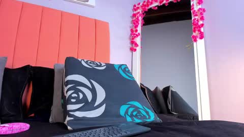 Snapshot of rose_thompson19 chatting on 05-30-26, 07:11 Rosse online show from 05-30-26, 07:11