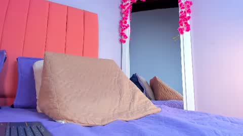Snapshot of rose_thompson19 chatting on 06-17-26, 07:04 Rosse online show from 06-17-26, 07:04