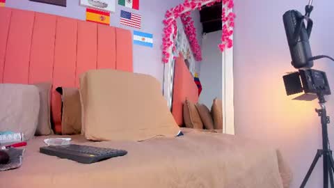 Snapshot of rose_thompson19 chatting on 07-10-26, 07:27 Rosse online show from 07-10-26, 07:27