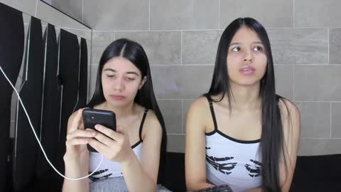 Rose y Miah online show from 12-23-24, 06:55