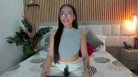 roseaurora online show from 12-05-25, 01:42