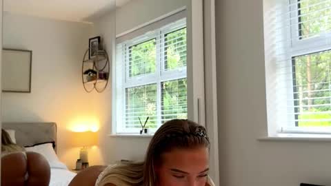 Bella  online show from 05-20-26, 05:52