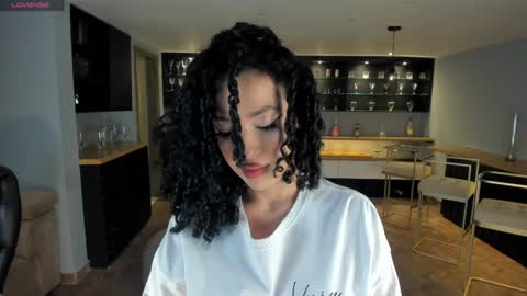 Snapshot of roseferrera chatting on 01-09-25, 08:11 Rose online show from 01-09-25, 08:11