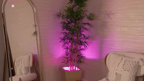 Snapshot of roseferrera chatting on 03-08-26, 02:59 Rose online show from 03-08-26, 02:59