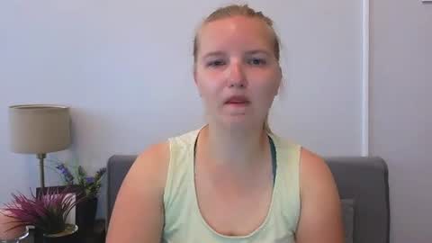 Snapshot of rosehypnotic chatting on 06-22-26, 07:38 Rose online show from 06-22-26, 07:38