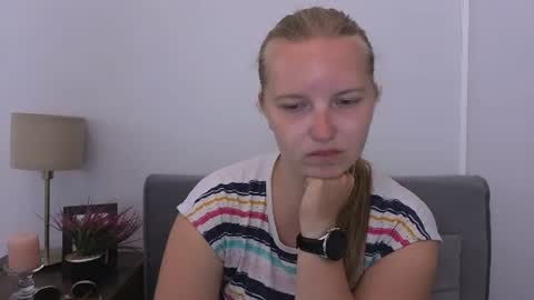Snapshot of rosehypnotic chatting on 07-01-26, 07:32 Rose online show from 07-01-26, 07:32