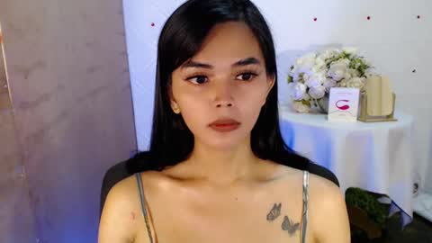 Snapshot of rosella_xx chatting on 02-25-25, 12:25 TONETH online show from 02-25-25, 12:25