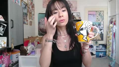Snapshot of roselynsun chatting on 05-04-26, 01:51 Rose online show from 05-04-26, 01:51