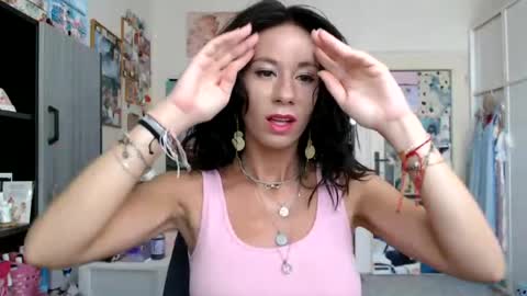 Snapshot of roselynsun chatting on 06-30-26, 11:11 Rose online show from 06-30-26, 11:11