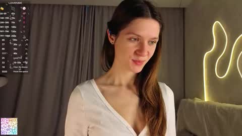 Snapshot of rosemaryleadley chatting on 10-17-25, 04:15 Graise online show from 10-17-25, 04:15