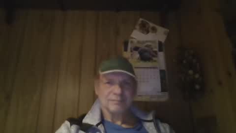 Snapshot of roses2u1958 chatting on 12-31-24, 10:01 roses2u1958 online show from 12-31-24, 10:01