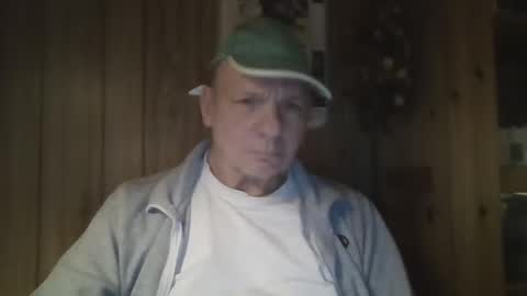 Snapshot of roses2u1958 chatting on 02-02-25, 04:15 roses2u1958 online show from 02-02-25, 04:15
