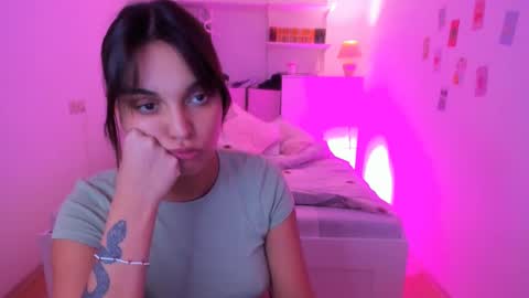 Snapshot of roshelle_xxx chatting on 02-22-25, 01:13 Roshelle online show from 02-22-25, 01:13