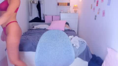 Snapshot of roshelle_xxx chatting on 02-27-25, 06:09 Roshelle online show from 02-27-25, 06:09