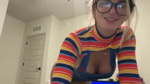 Rosie  online show from 10-22-25, 01:06