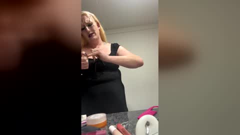 rosieleebrown online show from 03-22-26, 04:16