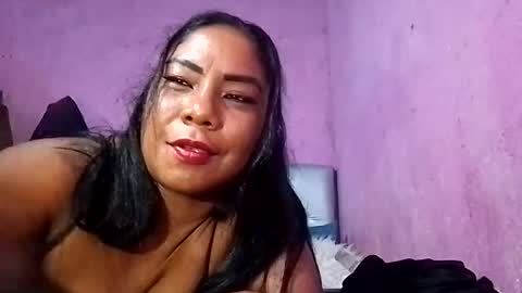 Snapshot of rosmerynava chatting on 12-14-24, 02:01 rosmerynavarro online show from 12-14-24, 02:01