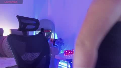 Snapshot of ross_lee chatting on 04-08-26, 08:53 ross_lee online show from 04-08-26, 08:53