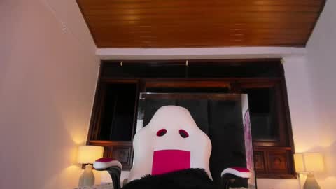 Snapshot of rossa_selene chatting on 01-11-25, 12:33 Rossa online show from 01-11-25, 12:33