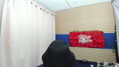 Snapshot of rosse_25 chatting on 05-06-26, 12:10 Would you like to help me with supplementation and sports suits so I can compete in powerlifting online show from 05-06-26, 12:10