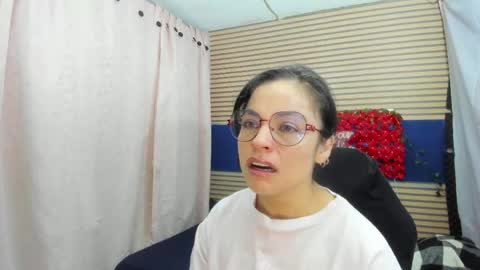 Snapshot of rosse_25 chatting on 05-08-26, 01:27 Would you like to help me with supplementation and sports suits so I can compete in powerlifting online show from 05-08-26, 01:27
