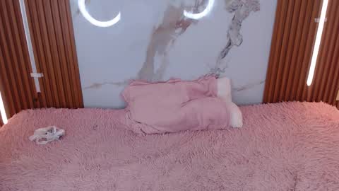 Rossi Hill online show from 11-23-25, 07:35