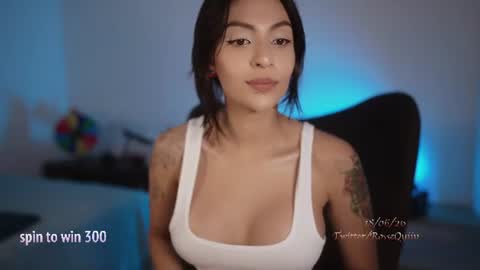 Snapshot of rosseyquiin chatting on 06-19-26, 01:21 Rossey online show from 06-19-26, 01:21