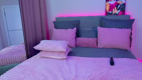 Snapshot of rossy_x_ chatting on 05-27-26, 12:07 Rossy 630 pm - 230 am online show from 05-27-26, 12:07