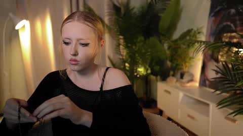 Snapshot of rosy_petal chatting on 09-08-25, 08:19 rosy_petal online show from 09-08-25, 08:19