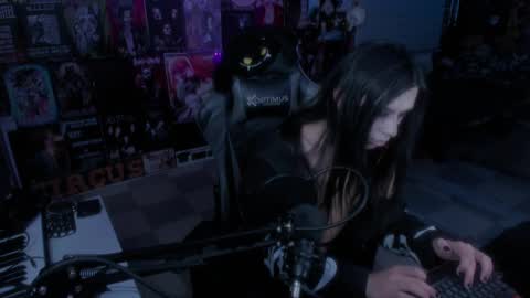 Snapshot of rotten_dreams chatting on 02-11-25, 11:44 rot online show from 02-11-25, 11:44