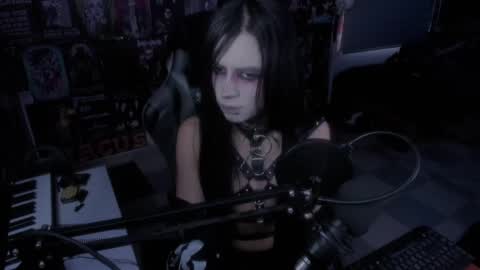 Snapshot of rotten_dreams chatting on 02-19-25, 12:00 rot online show from 02-19-25, 12:00