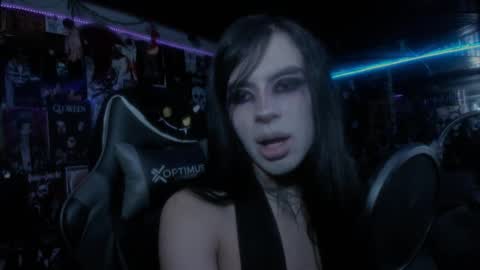 Snapshot of rotten_dreams chatting on 02-24-25, 12:52 rot online show from 02-24-25, 12:52