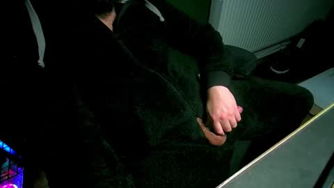 Snapshot of roughwonder chatting on 02-21-25, 07:23 Luke online show from 02-21-25, 07:23