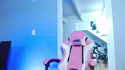 Snapshot of rousebonnett chatting on 02-09-25, 08:24 ROUSE online show from 02-09-25, 08:24